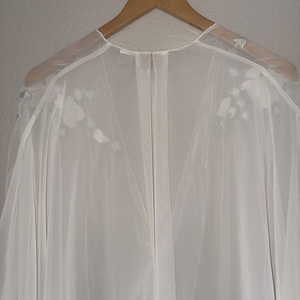 Victoria's Secret Gold Label Sheer Lace & Pearls Ivory Chiffon Robe Vintage OS - Picture 8 of 9